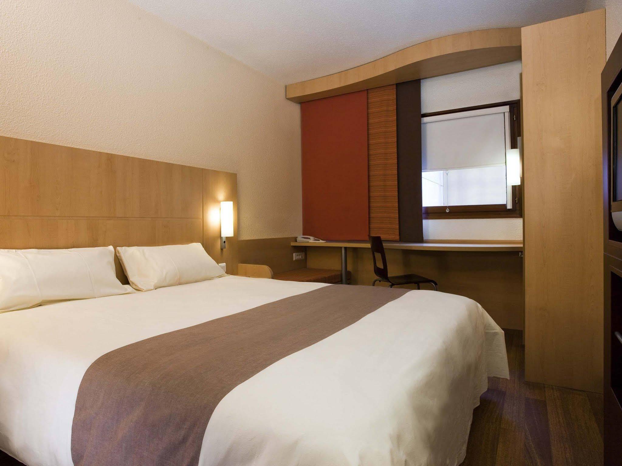 ibis Alençon Hotel Exterior foto