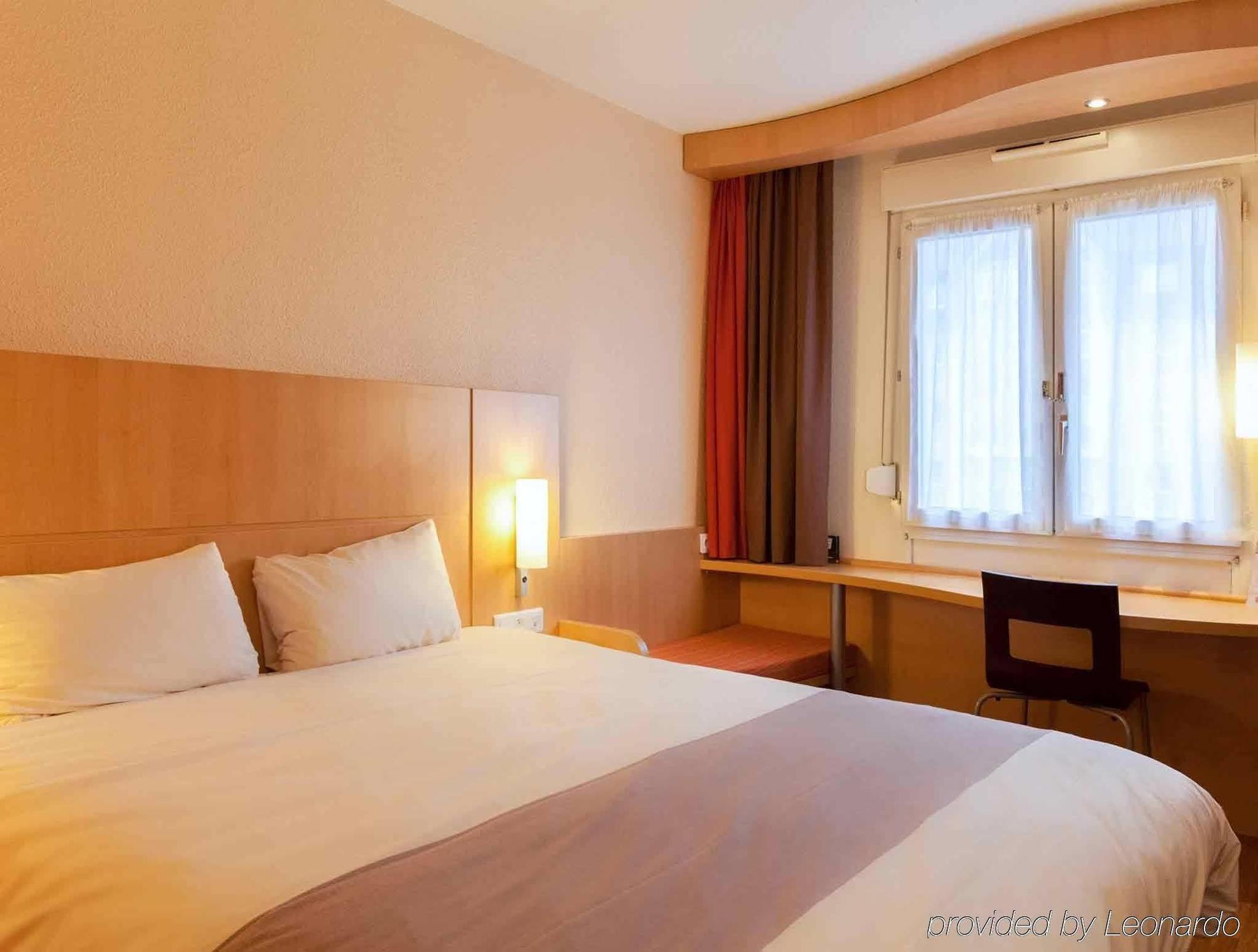 ibis Alençon Hotel Exterior foto