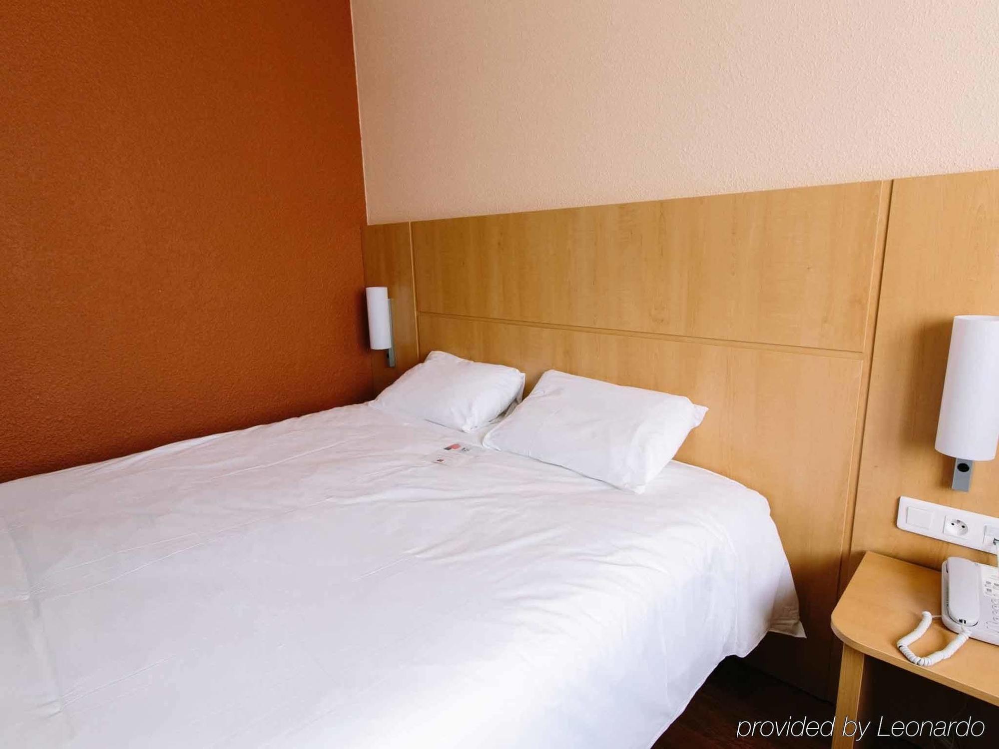 ibis Alençon Hotel Exterior foto